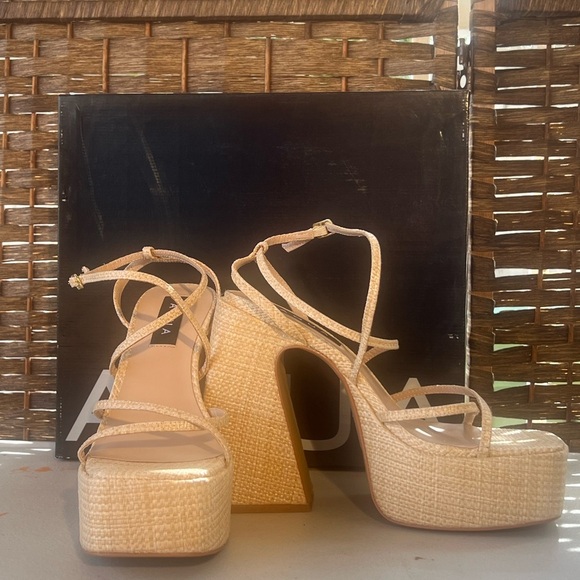 AQUA - Picture 2 of 4